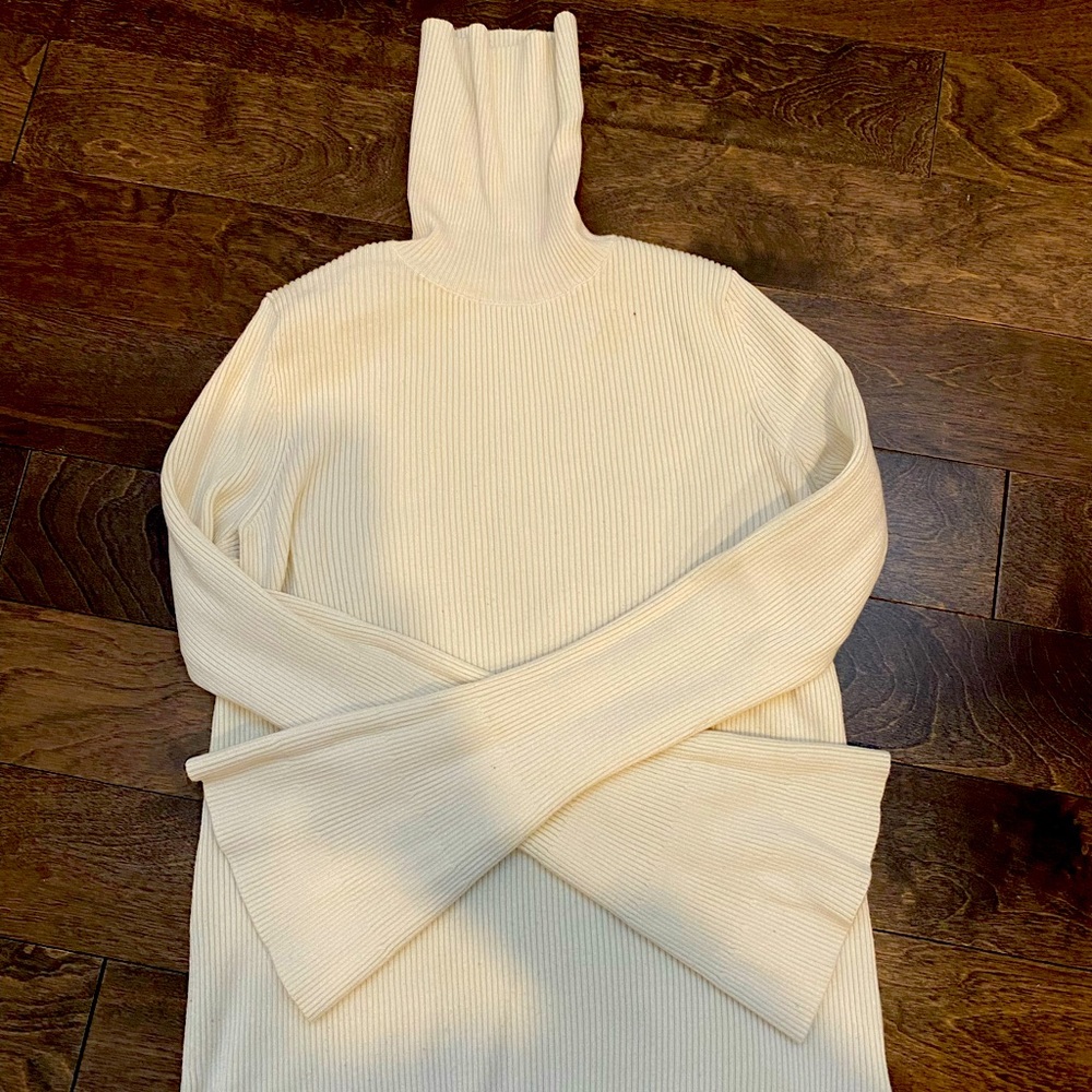 Beautiful beige long sleeve blouse, perfect for this winter!